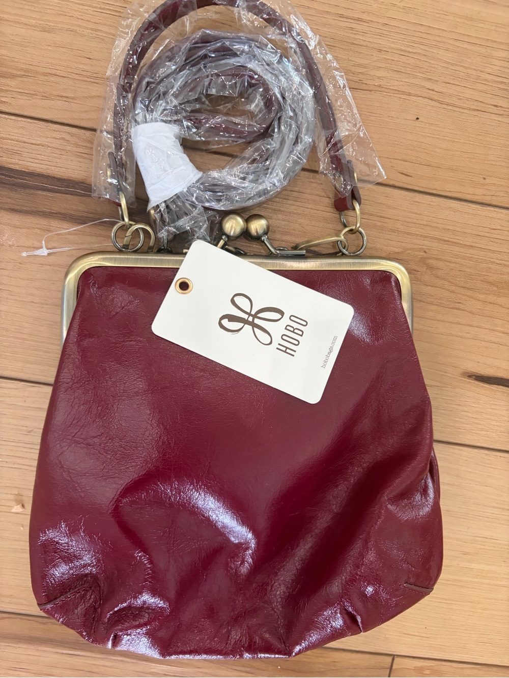 HOBO nwt Red Leather Kiss-Lock vintage style Crossbody luxury ginger
